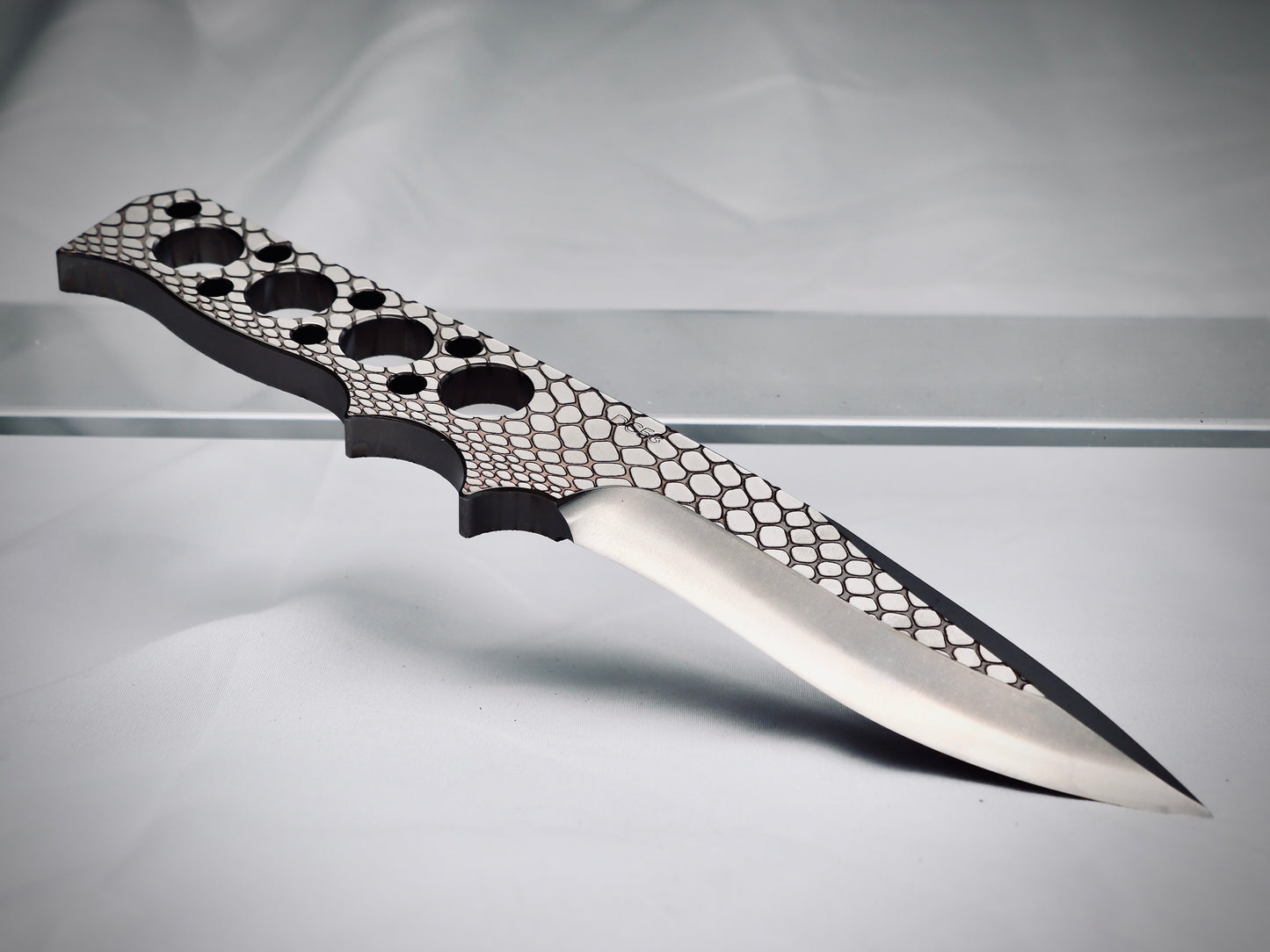 Fixie - Venom Deep Engrave – Customized Fixed-Blade Knife with Custom Sheath