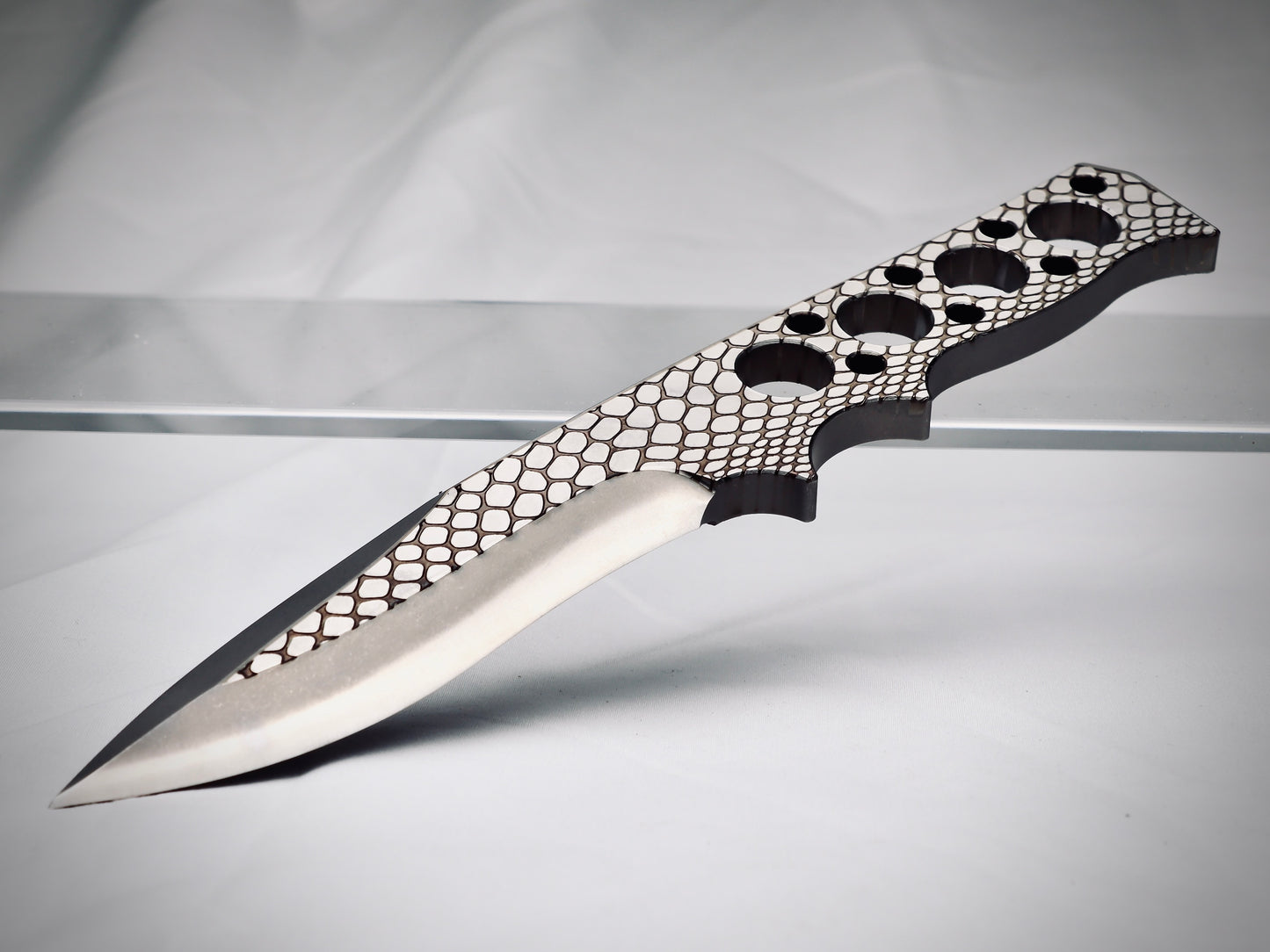 Fixie - Venom Deep Engrave – Customized Fixed-Blade Knife with Custom Sheath