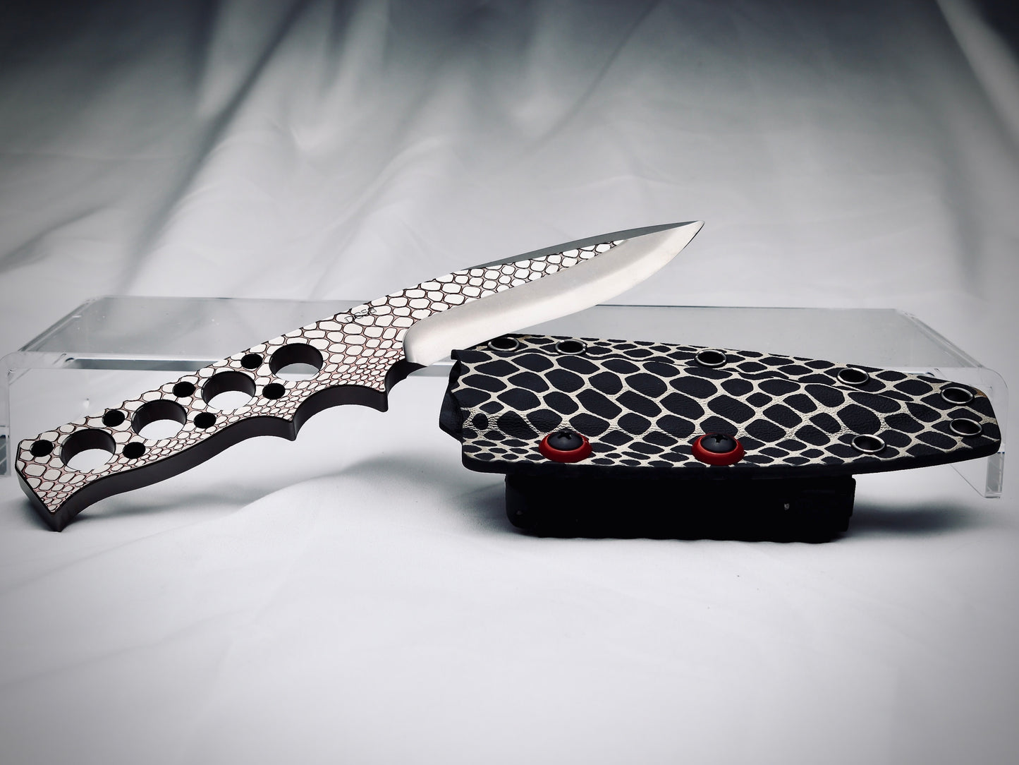 Fixie - Venom Deep Engrave – Customized Fixed-Blade Knife with Custom Sheath