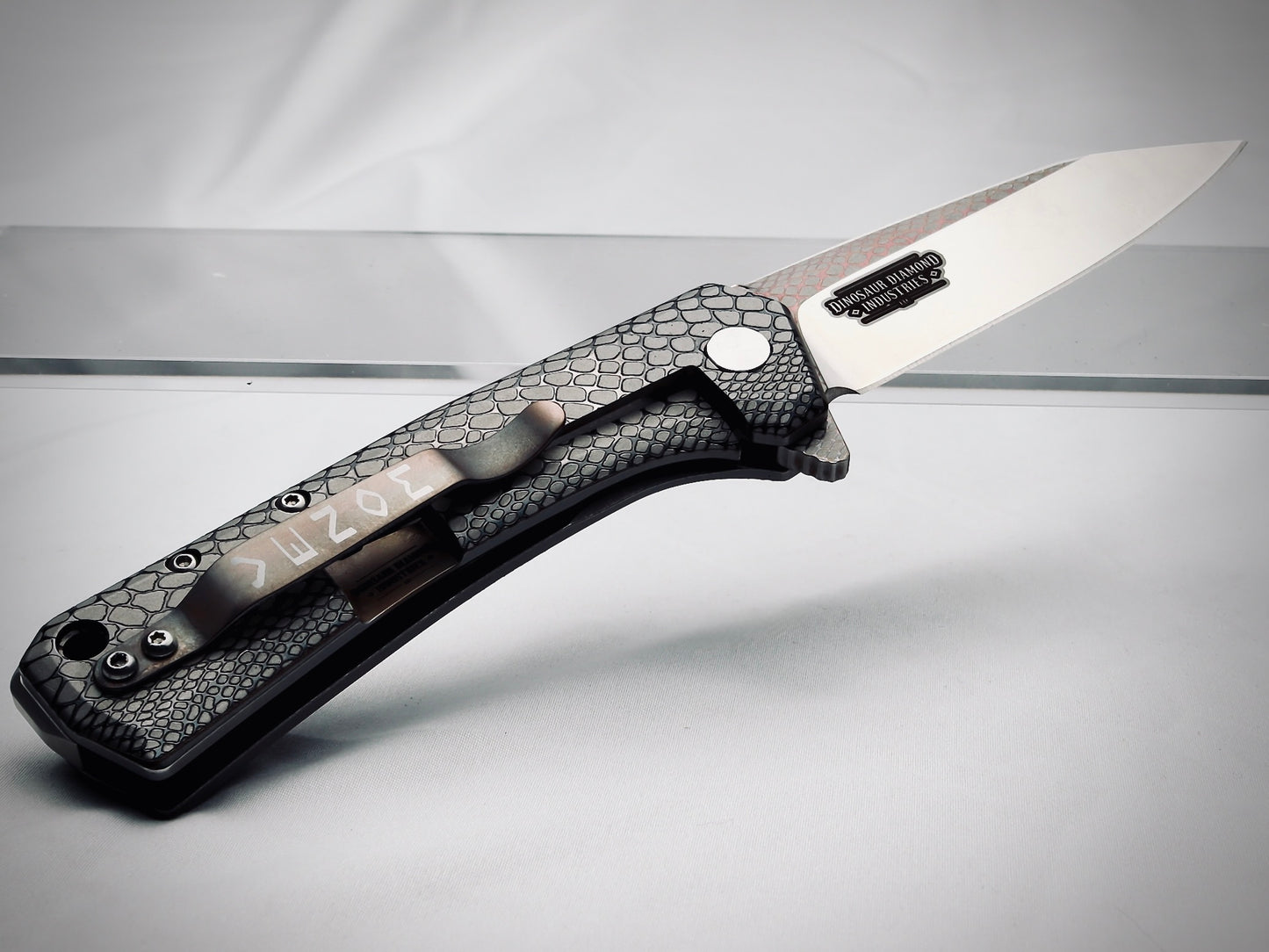 Model 1982 Venom Deep Engraved - Customized Premium Folding Knife