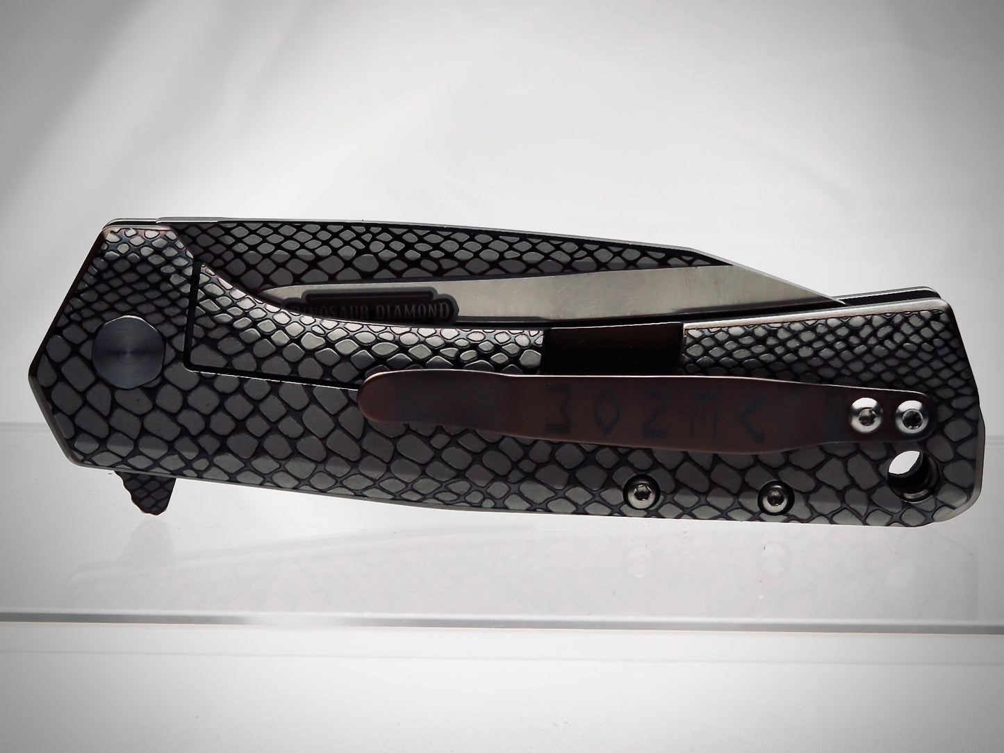 Model 1982 Venom Deep Engraved - Customized Premium Folding Knife