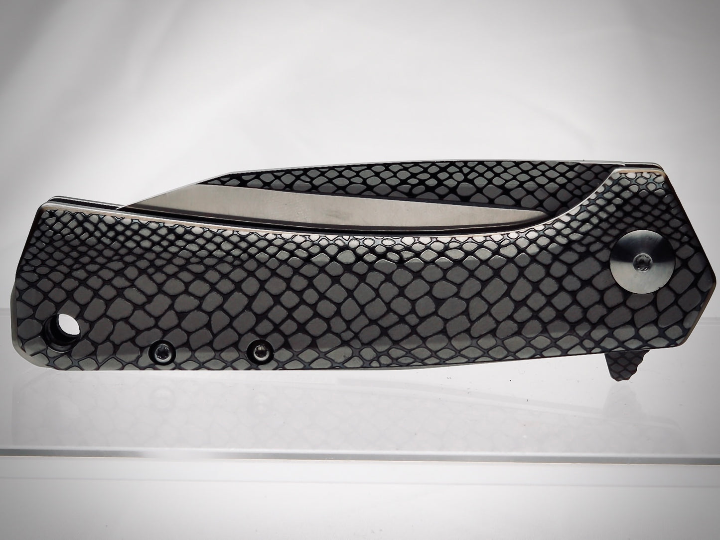 Model 1982 Venom Deep Engraved - Customized Premium Folding Knife