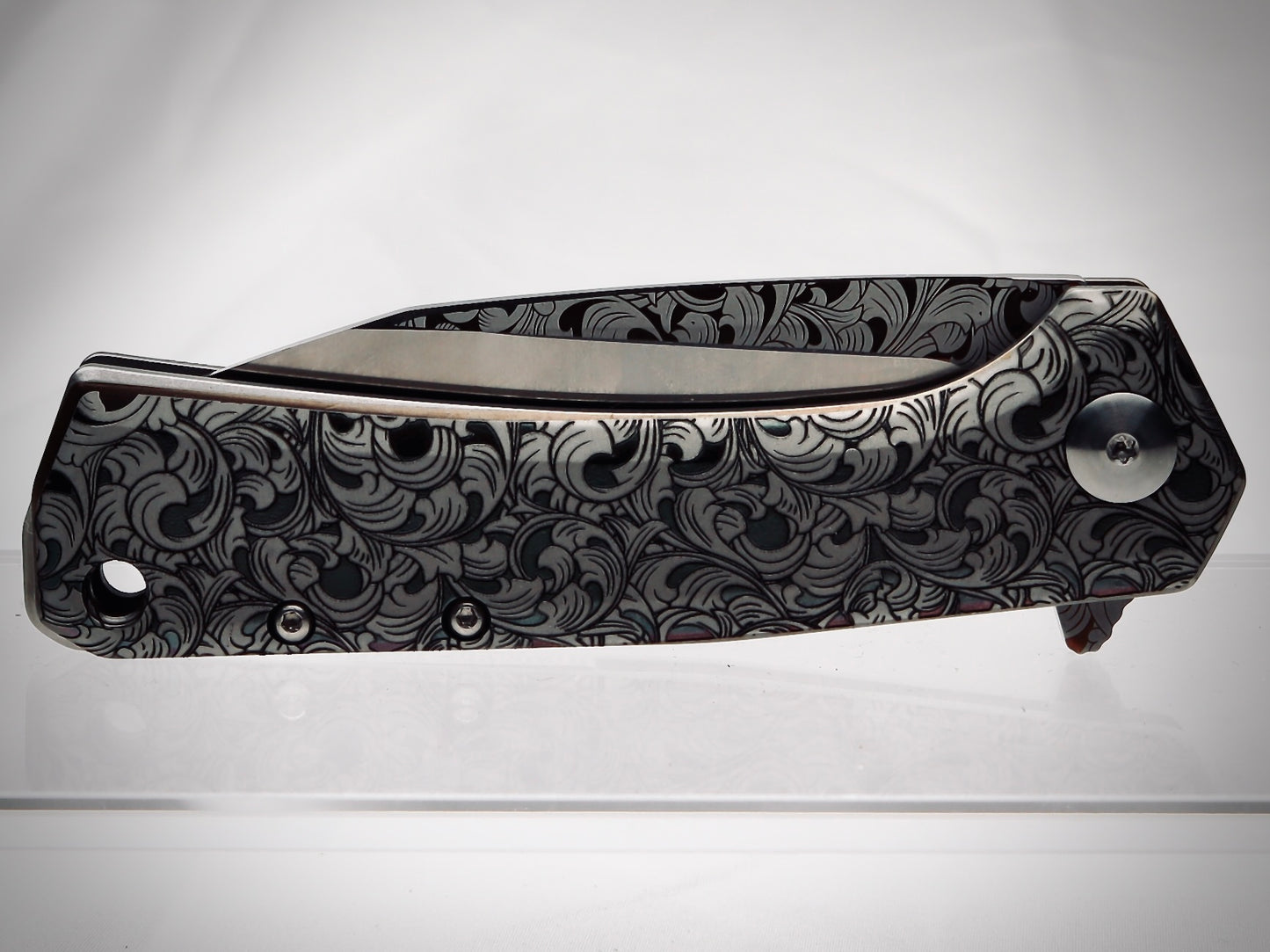 Model 1982 Scrolls Deep Engraved - Customized Premium Folding Knife