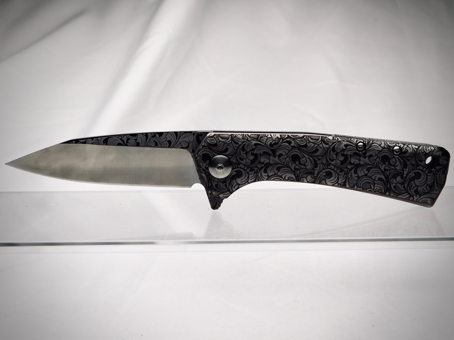 Model 1982 Scrolls Deep Engraved - Customized Premium Folding Knife