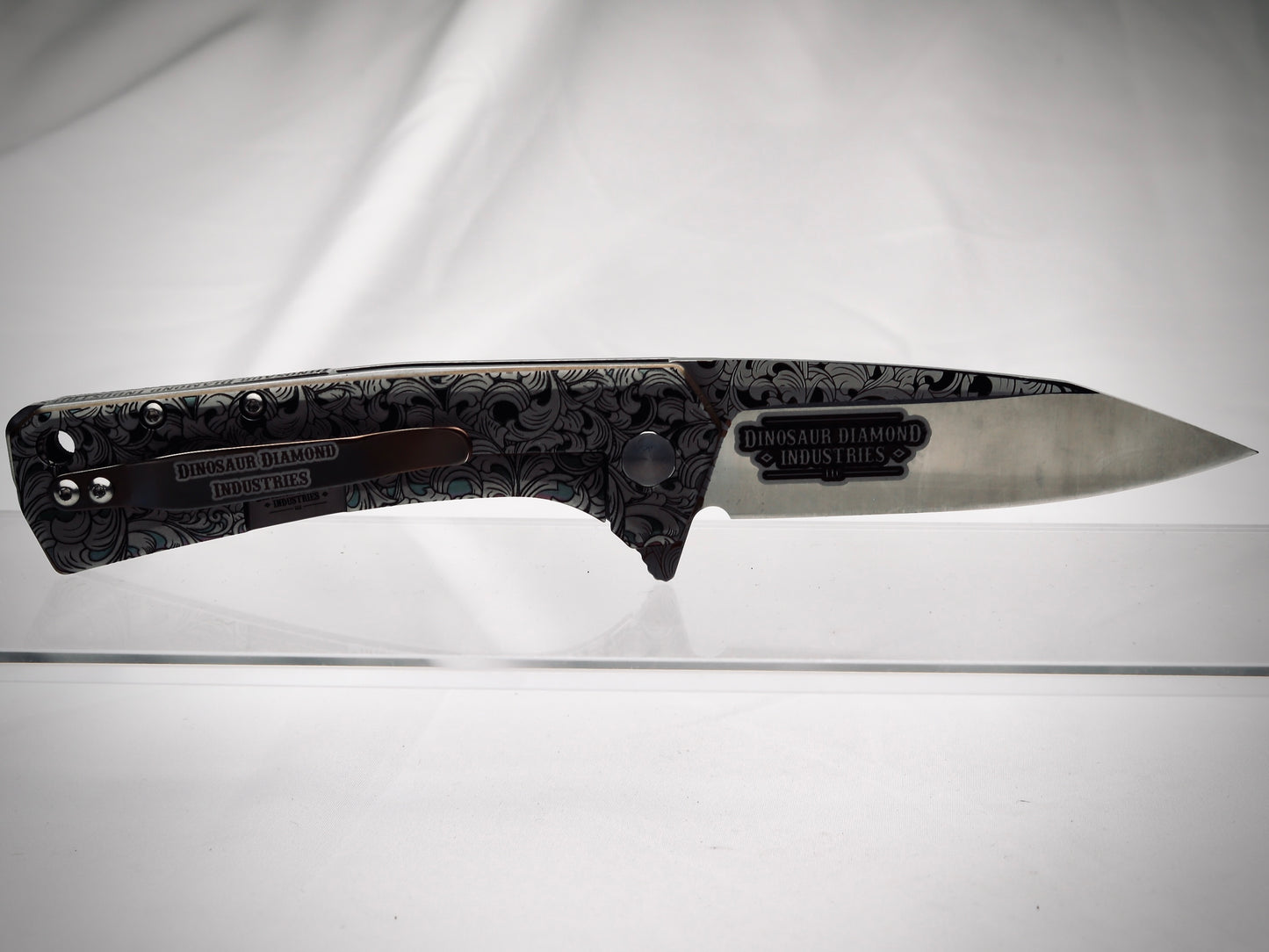 Model 1982 Scrolls Deep Engraved - Customized Premium Folding Knife