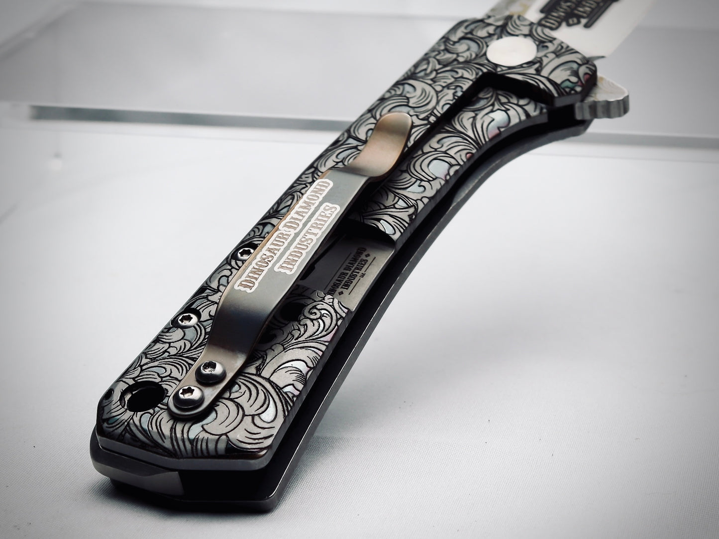 Model 1982 Scrolls Deep Engraved - Customized Premium Folding Knife