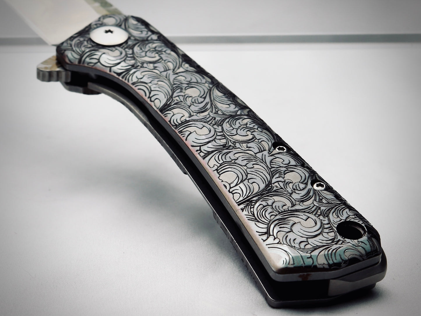 Model 1982 Reverse Scrolls Deep Engraved - Customized Premium Folding Knife
