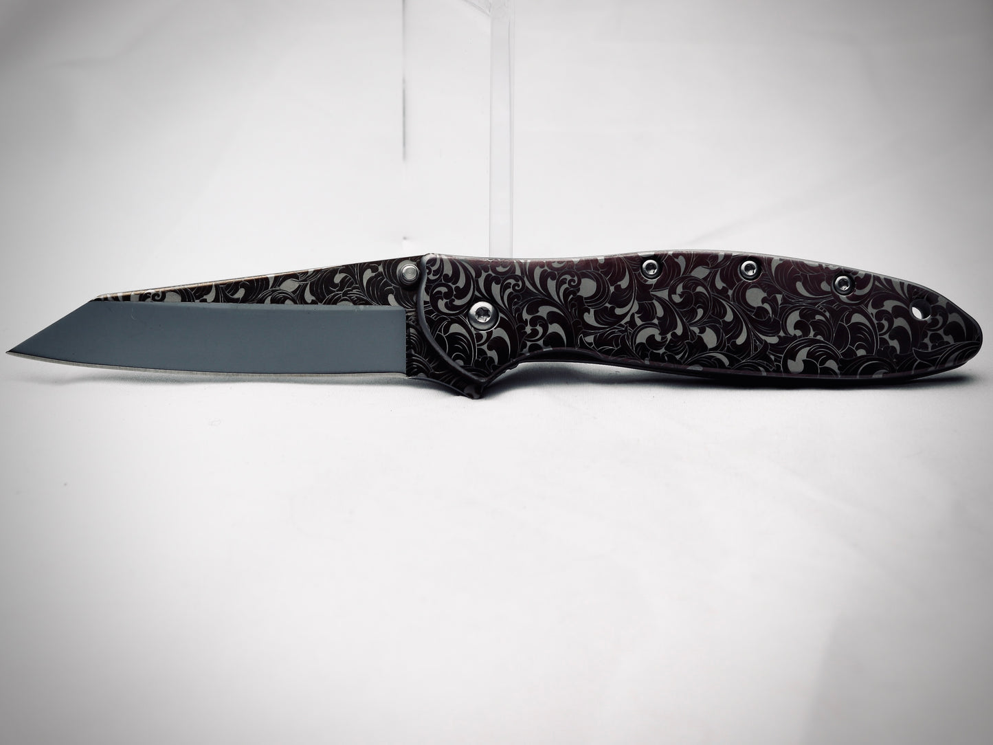 Platform 01 - Reverse Scrolls – Customized Folding Knife